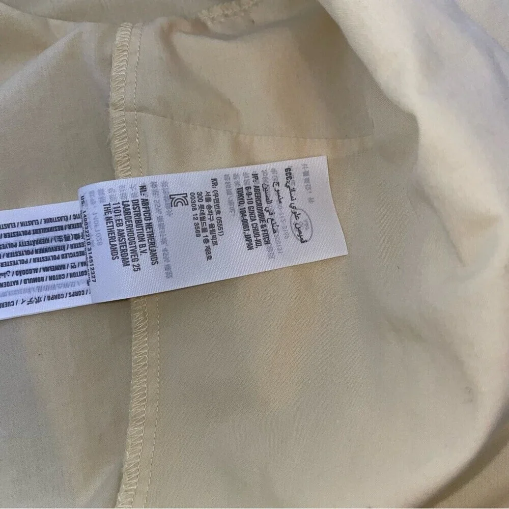 Abercrombie & Fitch pale yellow cropped front tie long sleeve ruffled V-neck SM